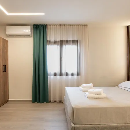 Apartament Nouvelles Roses 1 *